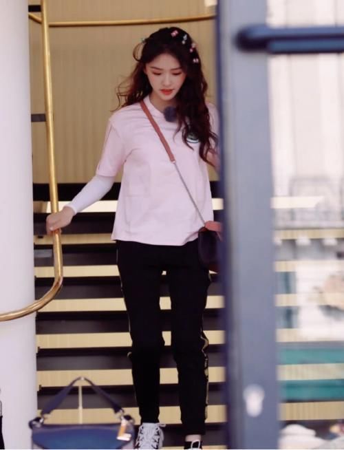 铅笔|大腿赘肉多小腿粗壮睡前爱做的几个动作,帮你轻松get“铅笔腿”