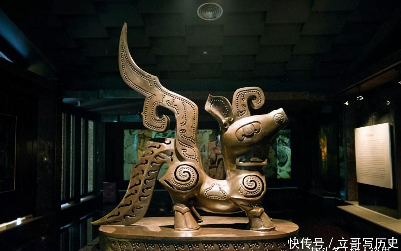 彝族|三星堆文物大赏,网友:别的遗址越挖越明白,就三星堆越挖越离谱