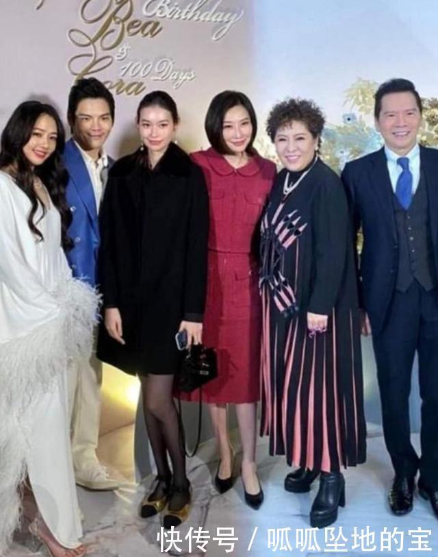 向太新年也换发型，烫“泡面头”配圆脸显贵气，阔太太也是洋气人