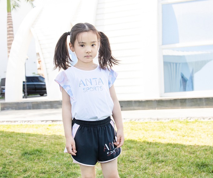 幼儿园老师|看到幼儿园老师给孩子扎的头发,宝妈心疼极了,怒斥太不负责了