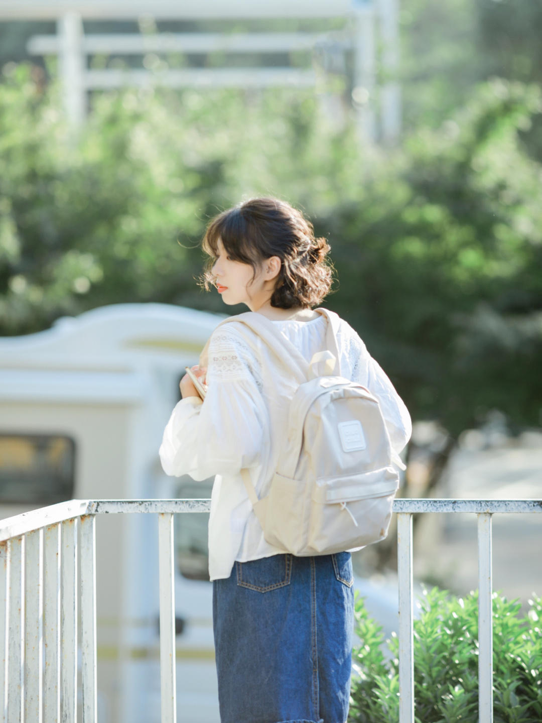 马甲+|小个子早秋穿搭指南！马甲+衬衫搭配休闲裤，穿起来少女感满分