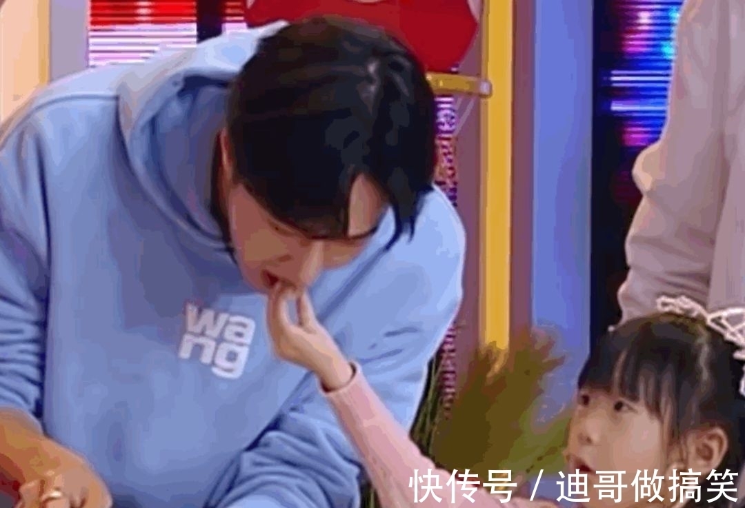 节目|《这就是街舞》队长与小朋友合照，王一博选择靠边，粉丝一语道破