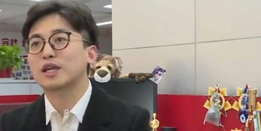 在《跑男》狂吃的热巴,为啥其他节目一口不吃导演2字道出内幕