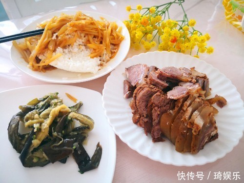 晒70后空巢中年人的午餐,1个人吃饭也不糊弄,网友精致的男人