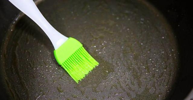 搅拌均匀|不揉面,不擀面,筷子搅一搅,5分钟烙出一大张饼,解决全家早餐