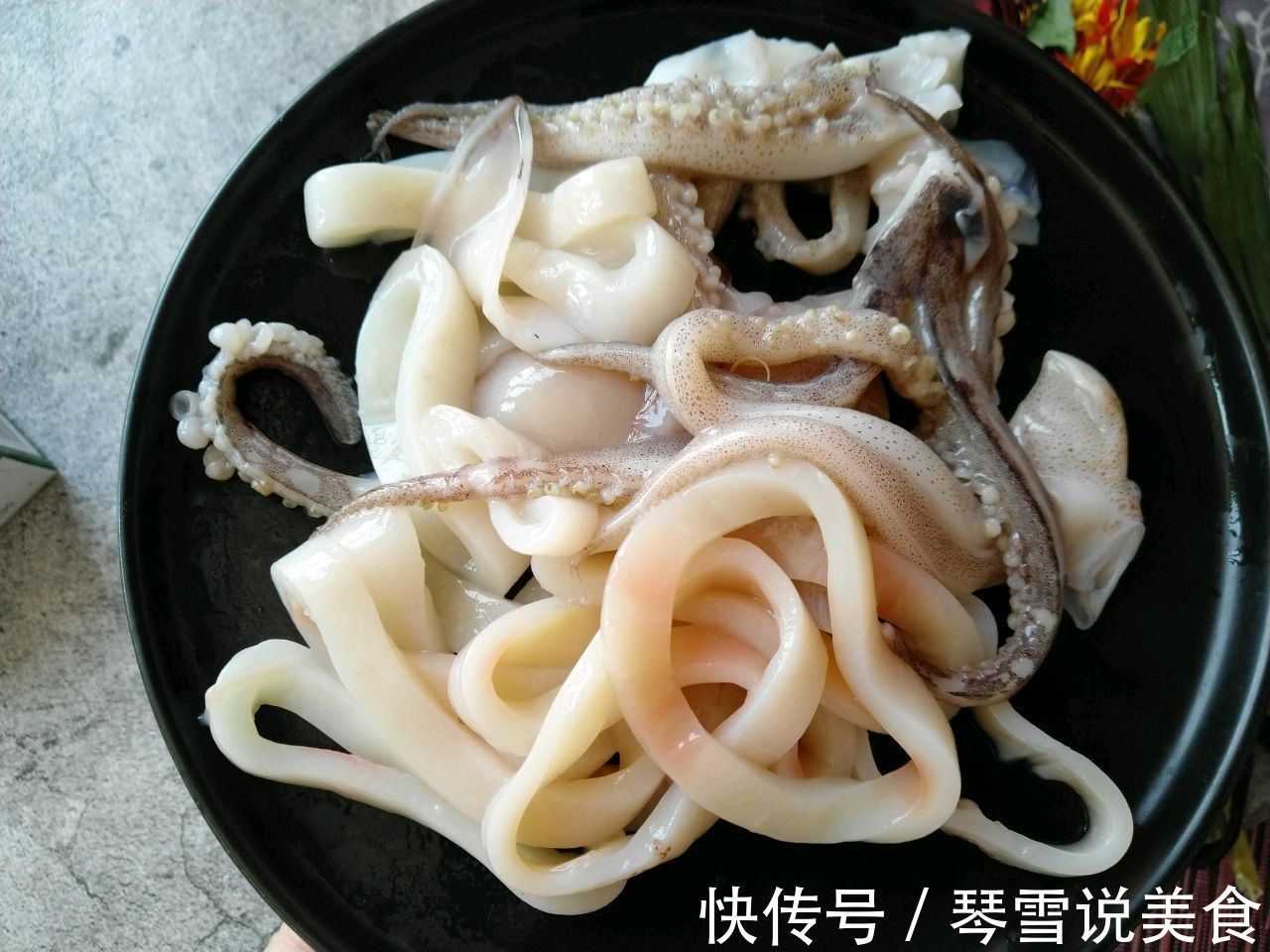 家庭版鱿鱼圈,做法简单,外酥里嫩,鲜香可口,大人孩子都爱吃!