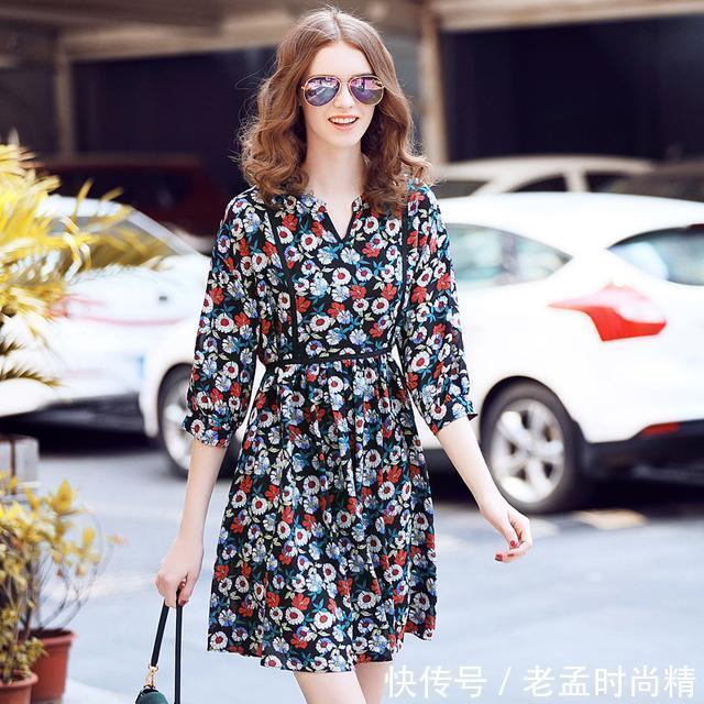 印花纹 初春连衣裙这么穿,彰显优雅女人味