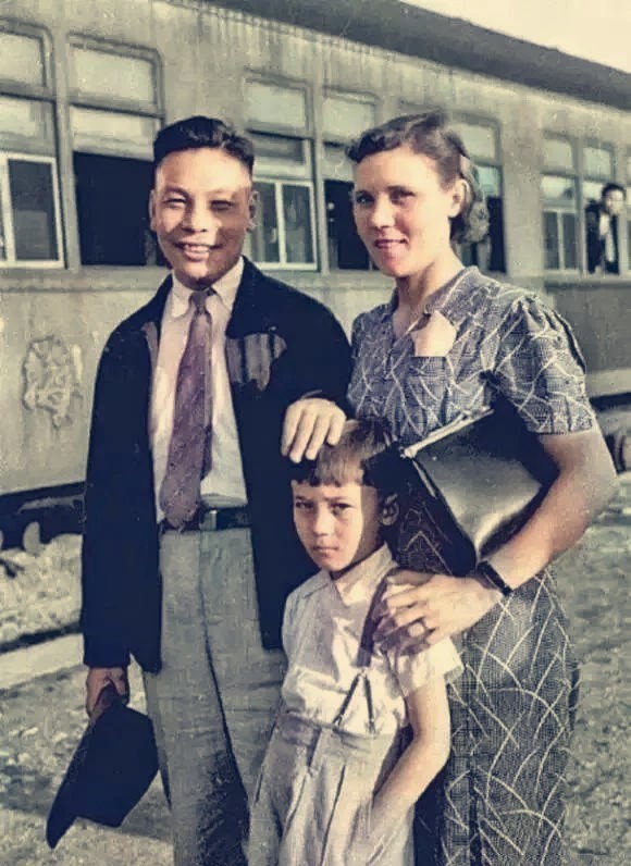 无法重拍瞬间:1米58的宋美龄,喝交杯酒的宋庆龄,图5人面桃花的林徽因