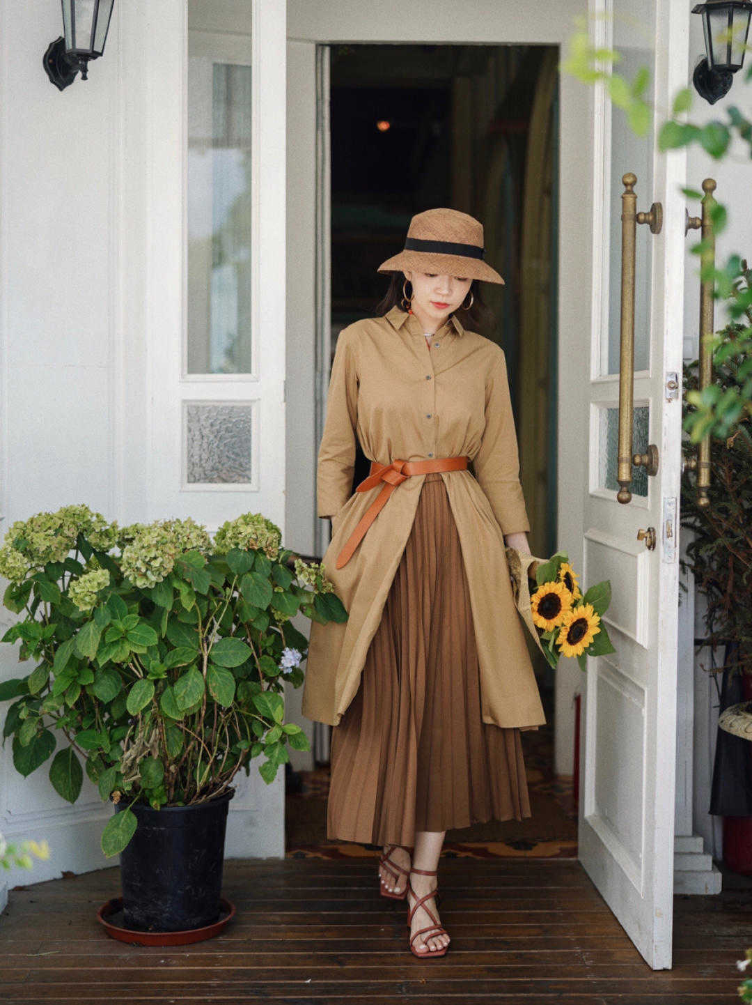 风衣 秋天穿搭没头绪?试试这些高级时髦的大地色穿搭,百搭又洋气