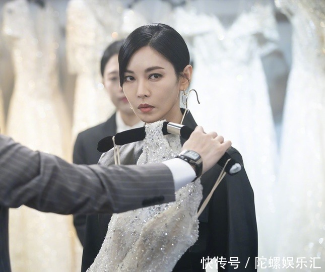 《顶楼》新剧照:吴允熙进周丹泰密室,玛丽获太太团力挺翻身有望