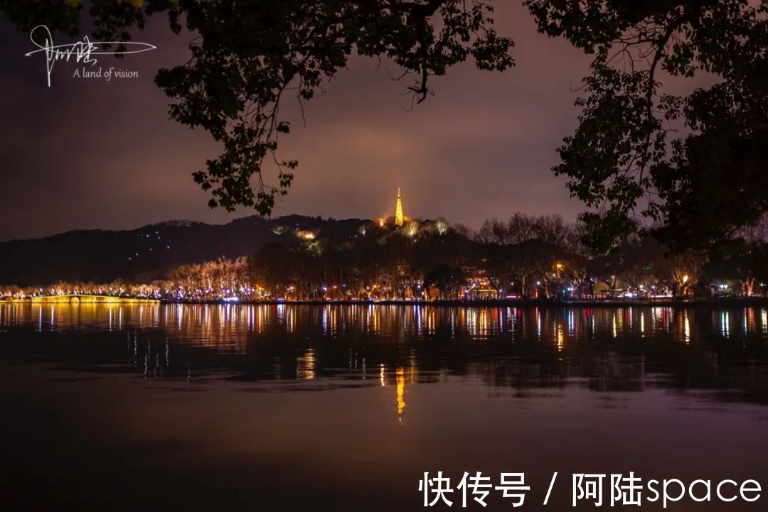 骑自行车|夜游杭州，从北山街出发沿着西湖可以一直走到南山路，风景都不错