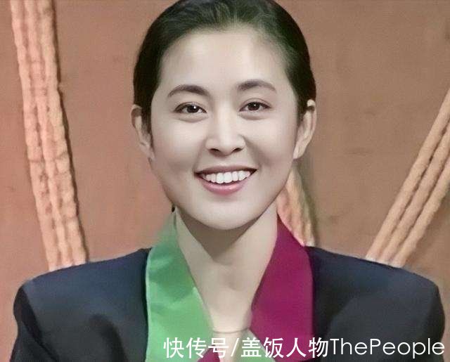 回顾春晚主持名场面:李咏机智帮忙拽鞋跟,倪萍“巧骗”亿万观众