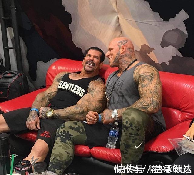 米高|2米高的他比巨石强森大一圈,瘦竹竿变肌肉巨兽,娇妻只有1米6