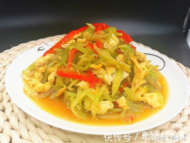 窝笋别再炒肉了,搭配它一起炒,竟成了饭桌上的抢手菜!你也试试