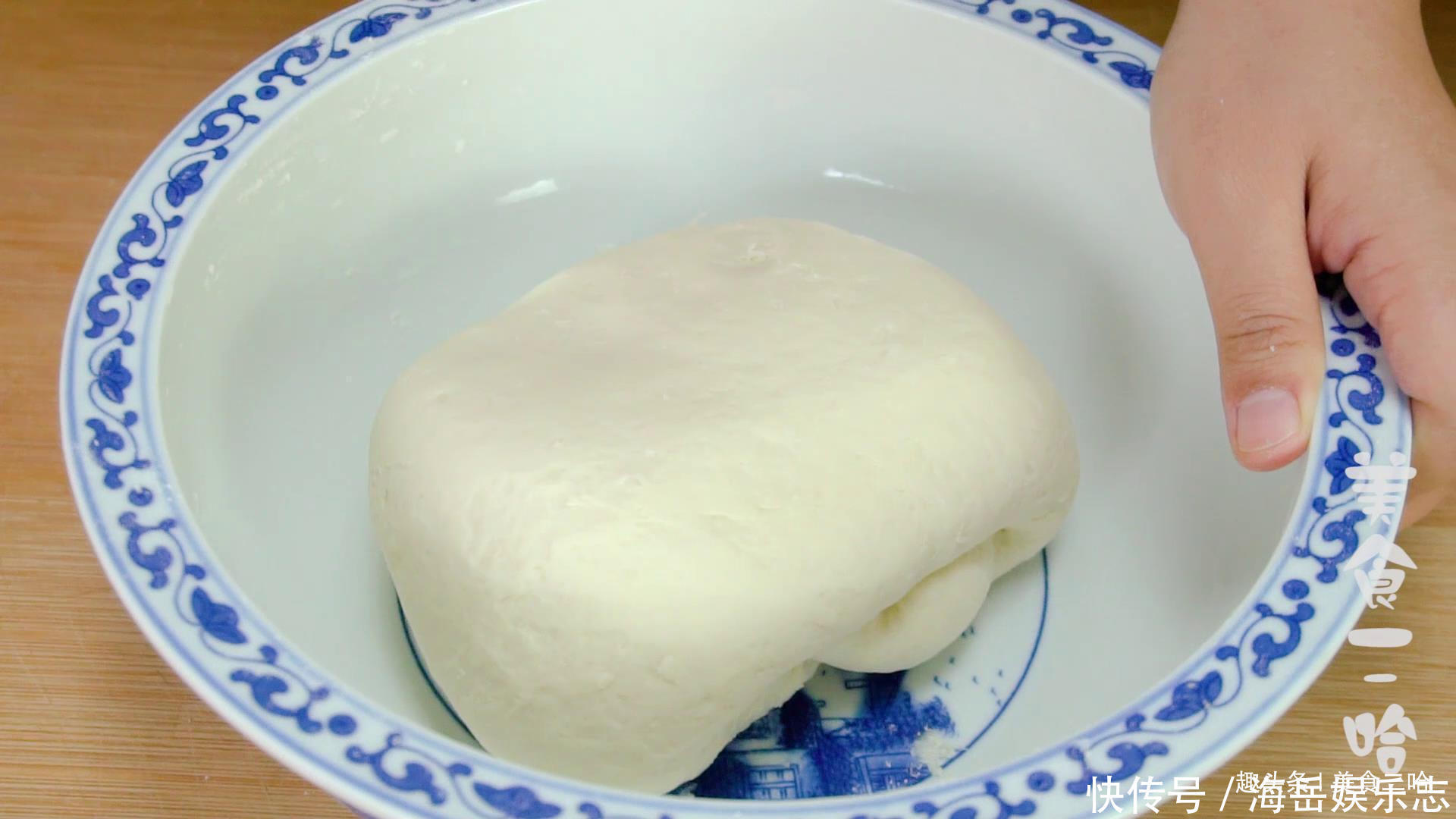  保鲜膜|鸡蛋灌饼最简单做法，到锅个个鼓大泡，1张饼1个蛋，烙出来真香