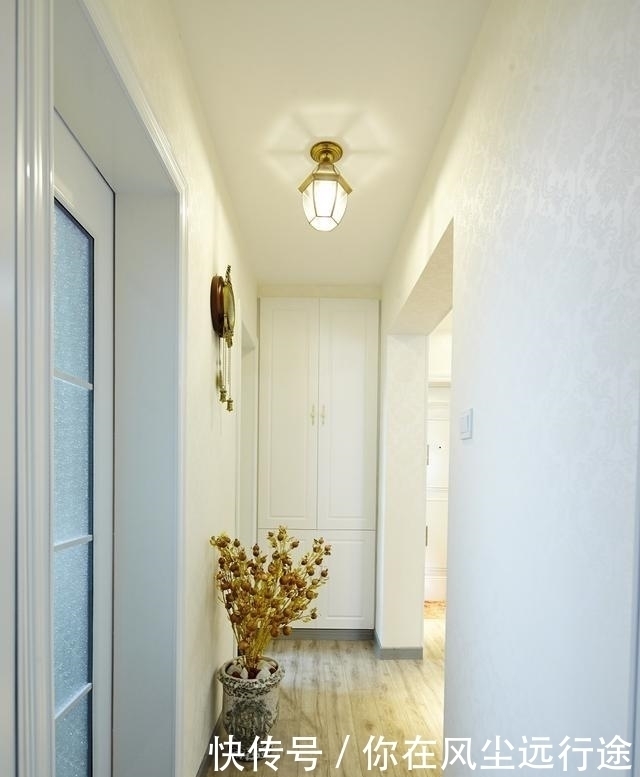 墙面|别把家里走廊过道浪费了，这样设计衣柜、书房都有了，漂亮还实用