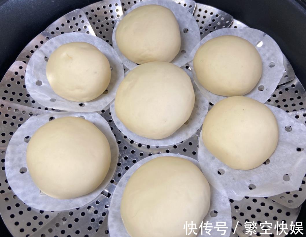 蒸馒头，记住别直接加酵母，多加一步，馒头更香更软更好吃