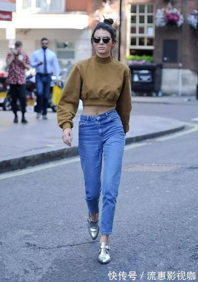 高级感 基础款的卫衣,如何穿出高级感今年秋天卫衣这样穿,时髦感俱佳