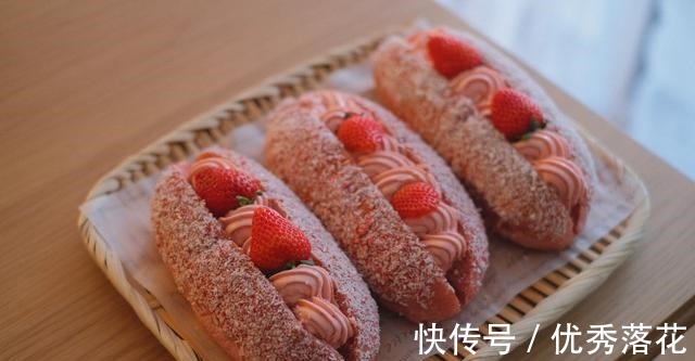 台湾草莓鲜奶油生乳包！