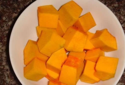 干燥|40岁女性秋天皮肤干燥,要多吃三种食物,排毒养颜,美容美白