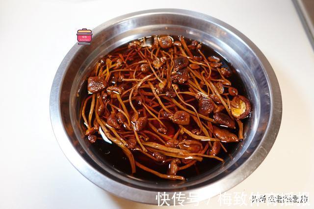 汽锅|炖鸡汤,鸡肉焯不焯水?记住这3点,鸡汤味浓不油腻,鸡肉不发柴