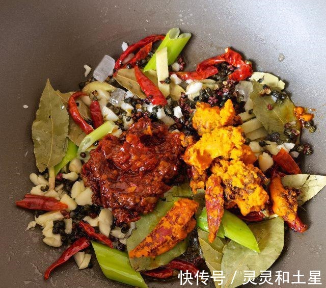 美食天下|十三香麻辣排骨，麻辣入味儿，好吃下饭！