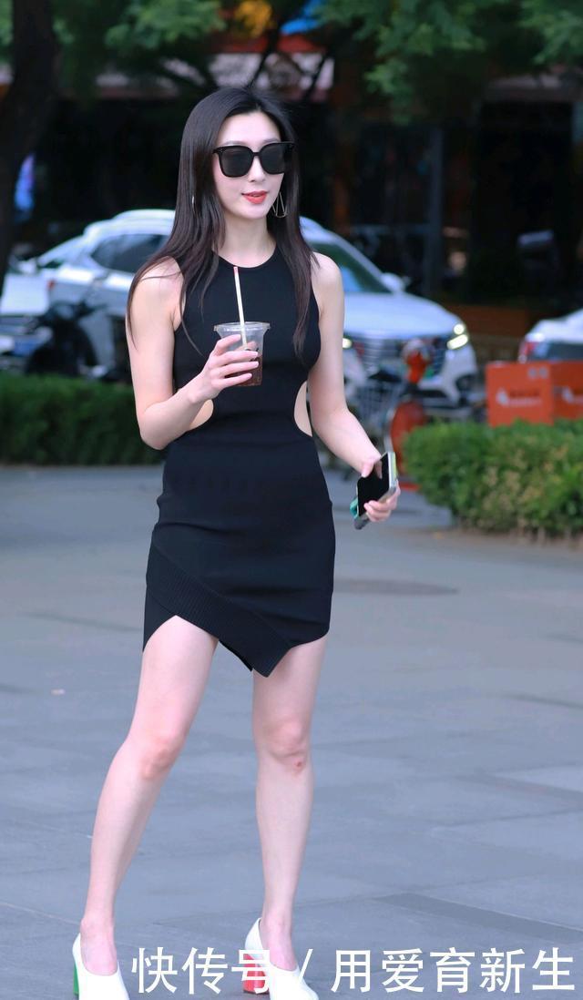 时尚穿搭好黑色无袖连衣裙搭配羊蹄鞋,好看又百搭