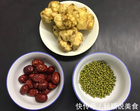 秋天,百合正当季加两种食材一同煮,清甜润燥,便宜又好喝