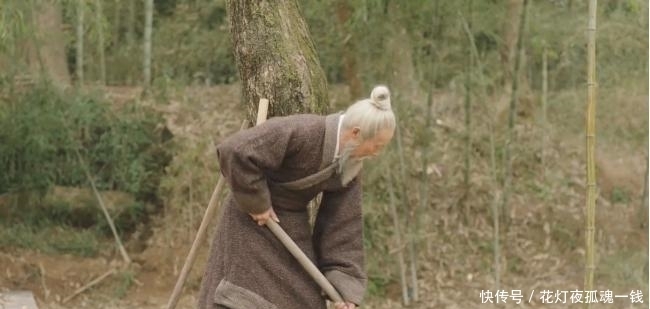 不远|棺材铺门口上联:人无千岁寿,下联读懂后,离读懂人生也就不远了