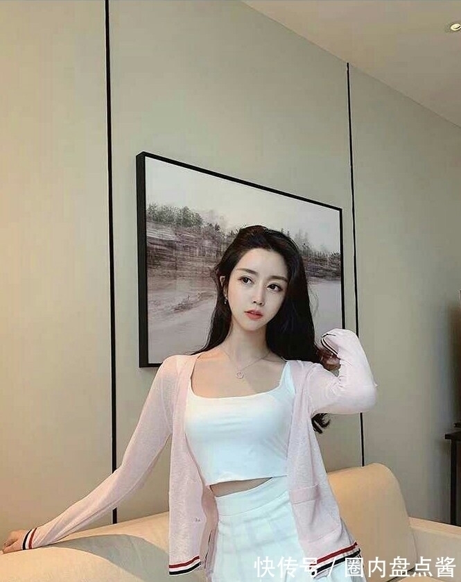 内衬 清新学院风,开衫搭配吊带短裙,低调不张扬