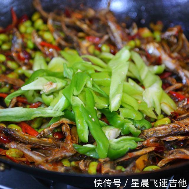毛豆|香辣毛豆米炒小鱼干,看起来好开胃的样子