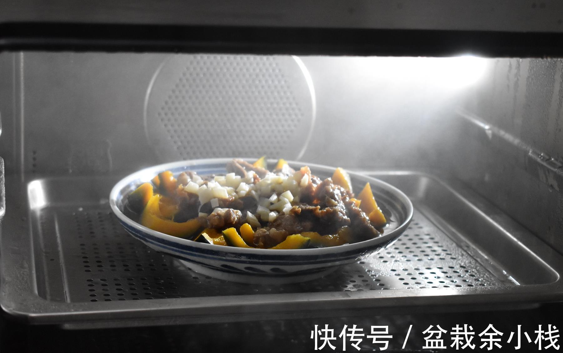 南瓜排骨|这菜实在太简单了,一拌一蒸软糯嫩滑,营养不上火,秋季吃正合适