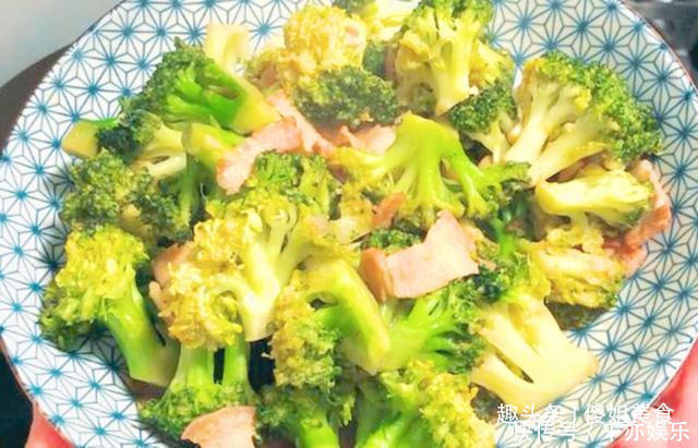清炒西兰花有秘诀,不要直接焯水了,多加这一步,营养又美味