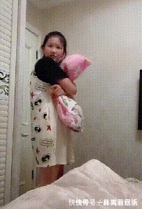 无语|妈妈不在家,11岁女儿要跟爸爸睡,被“无情”拒绝后女儿表现亮了