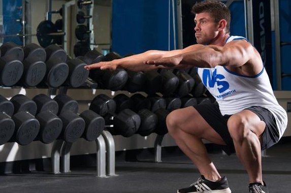 肌肉群|深蹲是“动作之王”，每日坚持训练，有哪些益处？