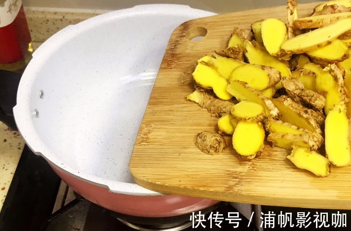 猪脚|猪身上这个“宝贝”，跟鸡蛋一起吃，从此告别手脚冰冷，记得多吃