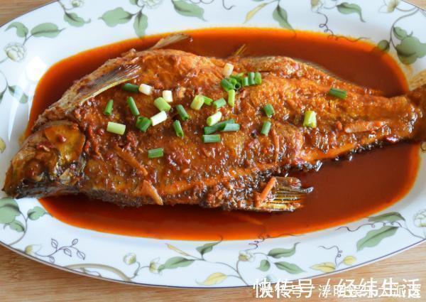 豆瓣酱|鱼刺卡嗓子时，不要再喝醋了，教你个小妙招，鱼刺自己就会跑出来