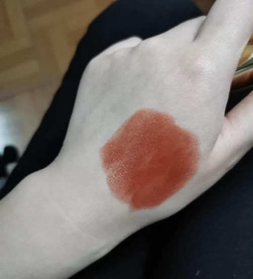 黄黑皮女生，别再跟风这几支口红了！一涂准踩雷，显黑还老气