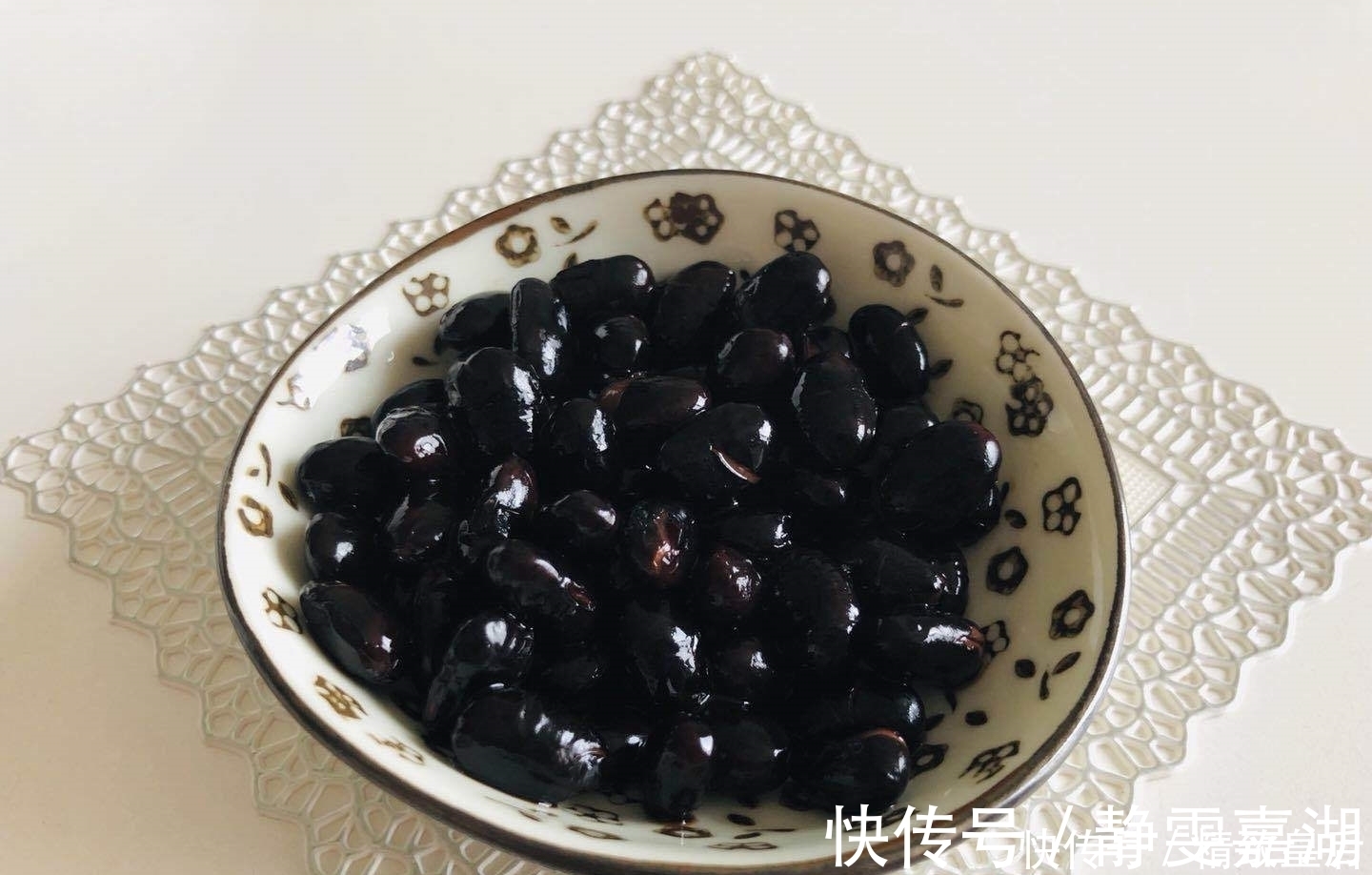 黑豆粥|除了做豆浆和熬粥，黑豆的这种吃法简单还好吃，一天一勺特省事