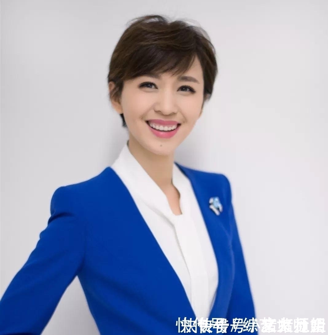 书法$央视三大未婚美女的书法各具魅力，堪称人美字牛，才气飞扬！