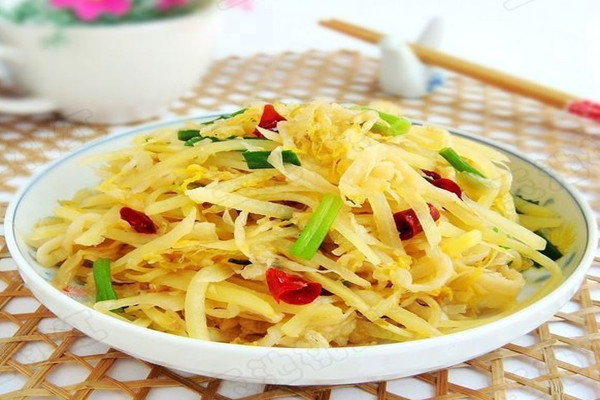 炒土豆丝时,先放醋还是后放醋?很多人做的不对,怪不得难吃