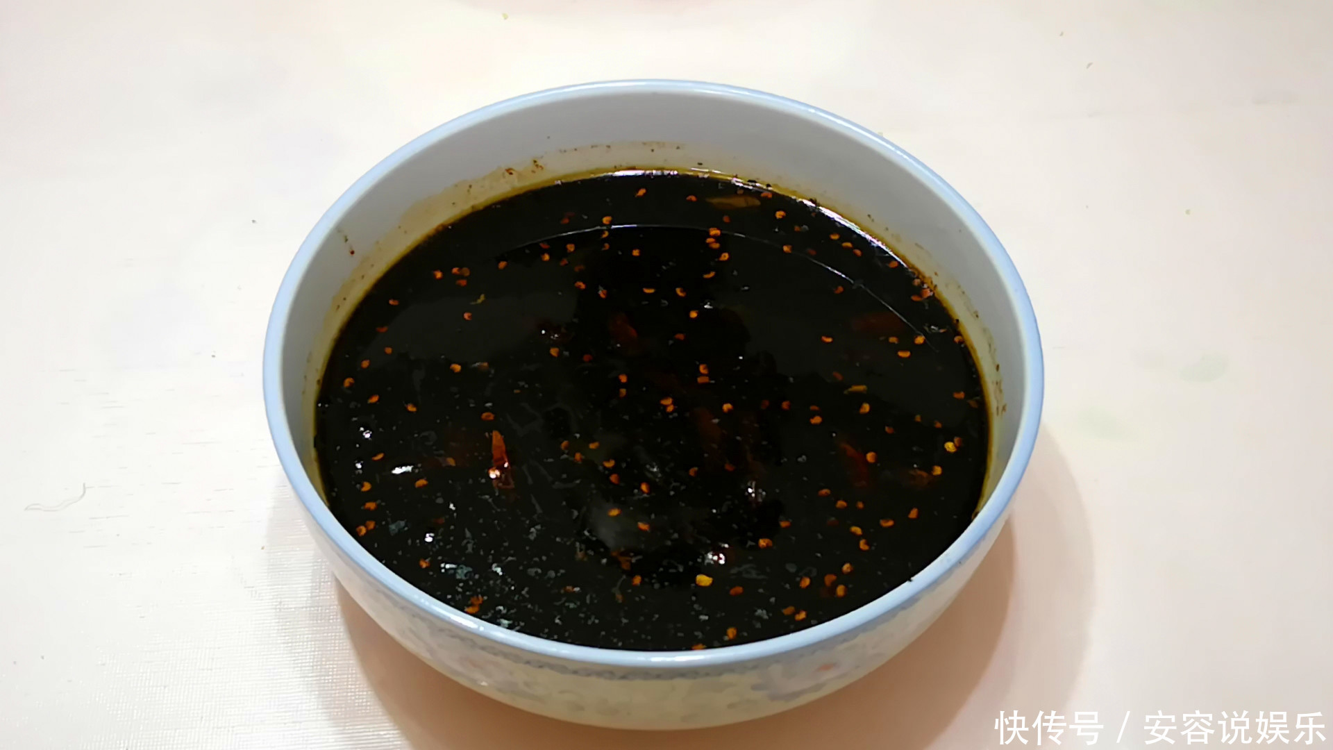 腌辣椒别只会加盐了,教你秘制腌法,我家隔三差五做,比吃肉还香