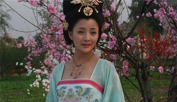 宠妃|为了宠妃,他废掉皇后,杀害儿子,最后他晚年被儿媳妇欺负