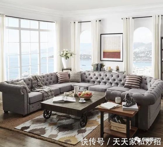 榻榻米|客厅沙发怎么买?U型太老土,聪明人家里这样摆,时尚省空间