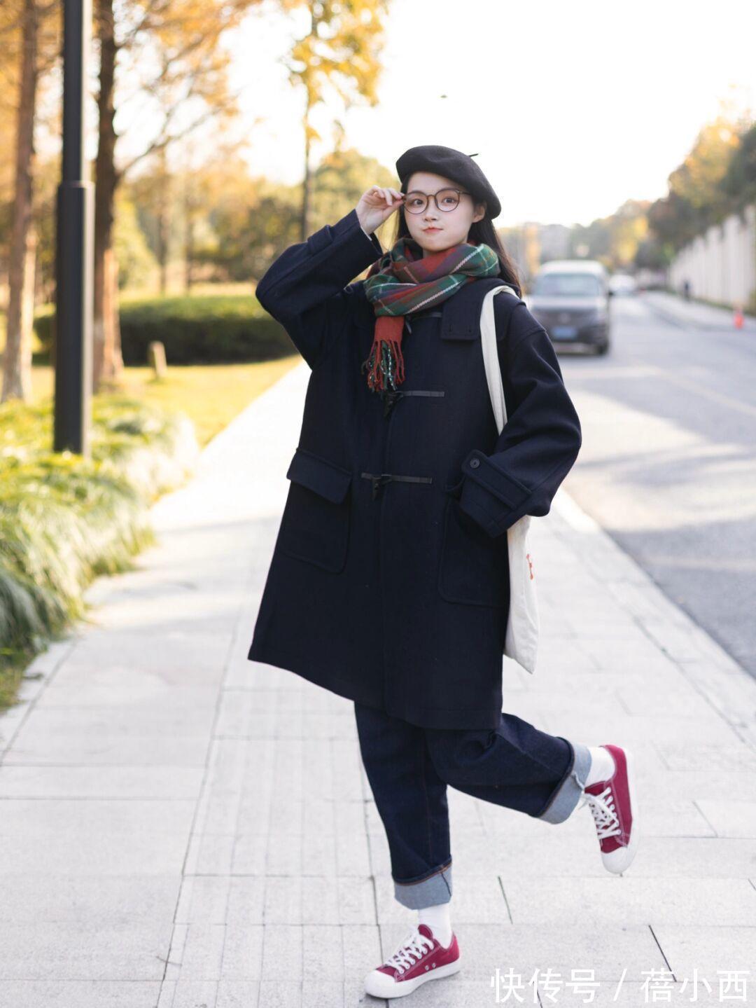 牛角扣|想减龄就试试“牛角扣大衣”,轻松get少女气质,告别单调老气