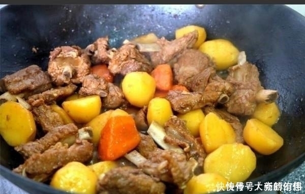 乌黑|这菜是“碱性食物”，女人常吃，嘴巴不臭，头发乌黑，皮肤也嫩了