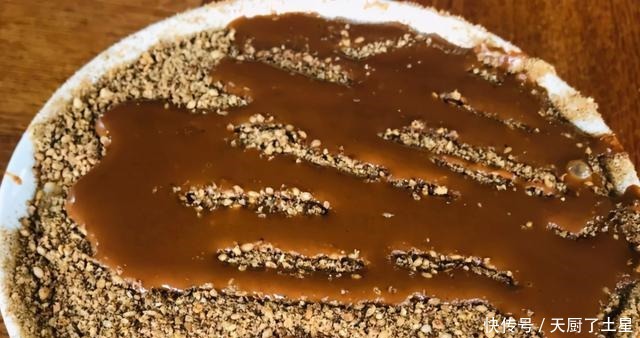 天津的老味特色小吃,传承了三代,不少人排队半小时就为吃这一口