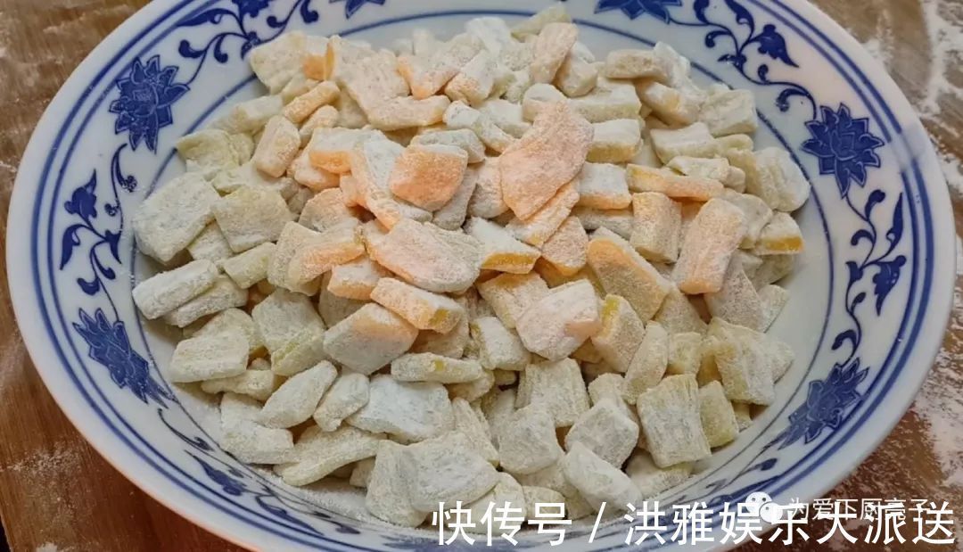 红枣|5个鸡蛋，1斤面粉，锅里一炒，做出创意小零食，比蛋糕好吃十倍