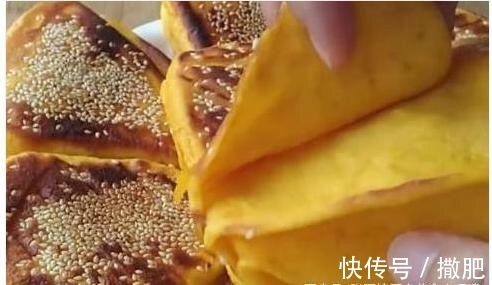 我家隔三差五做一次此饼，不用放一滴水，色香味俱全，刚上桌吃光