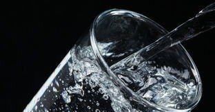 中年|喝水时谨记4个字,或许有助于健康长寿,看看你能做到吗?